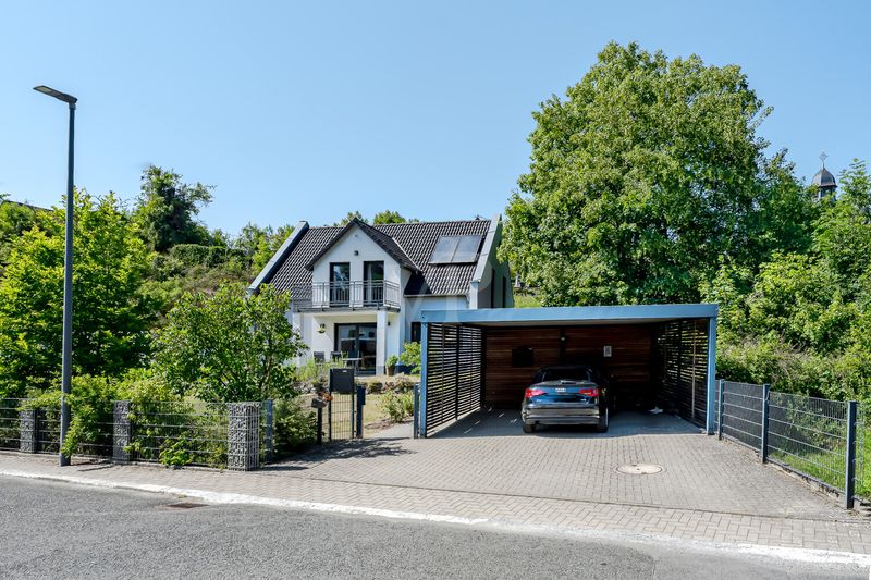 Wohnen im Einklang mit der Natur: A+-Familienidylle mit großzügigem Platzangebot und Doppelcarport